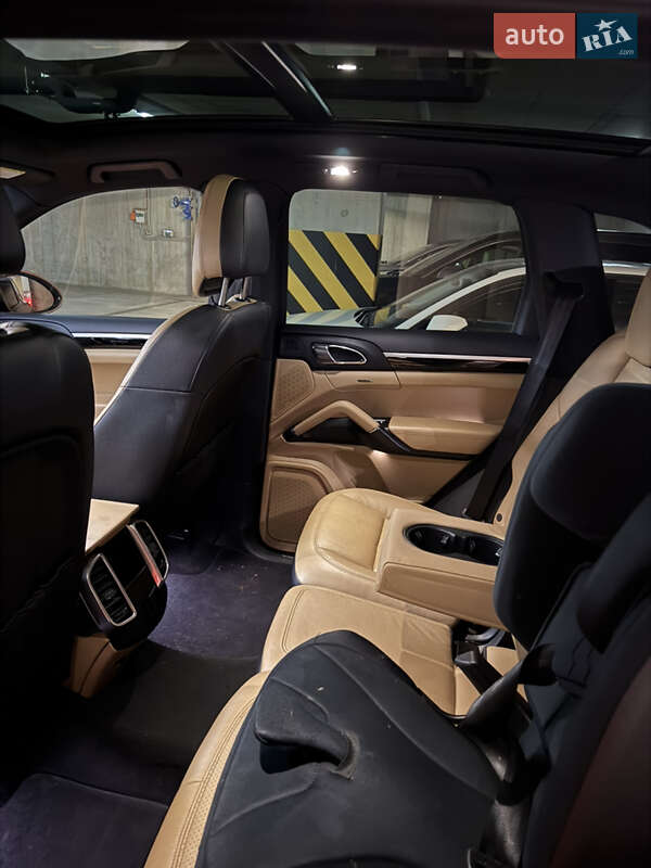 Позашляховик / Кросовер Porsche Cayenne 2015 в Києві