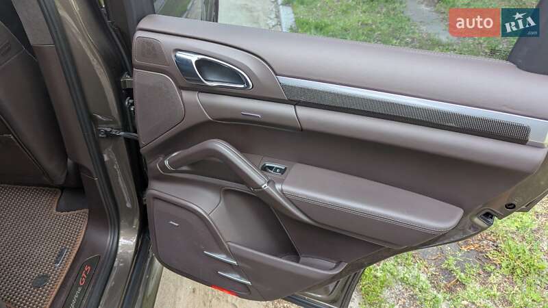 Позашляховик / Кросовер Porsche Cayenne 2012 в Києві