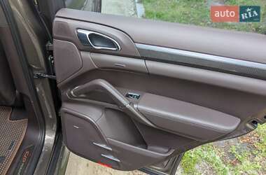 Внедорожник / Кроссовер Porsche Cayenne 2012 в 
