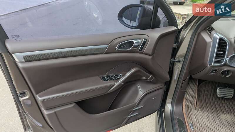 Позашляховик / Кросовер Porsche Cayenne 2012 в Києві