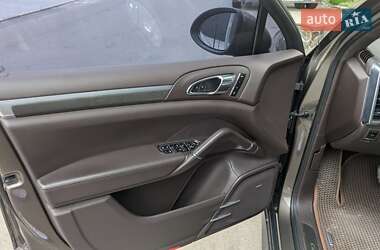 Внедорожник / Кроссовер Porsche Cayenne 2012 в 
