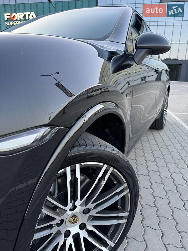 Позашляховик / Кросовер Porsche Cayenne 2011 в Львові