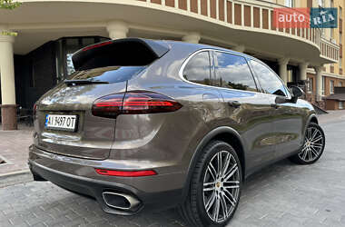 Внедорожник / Кроссовер Porsche Cayenne 2015 в 