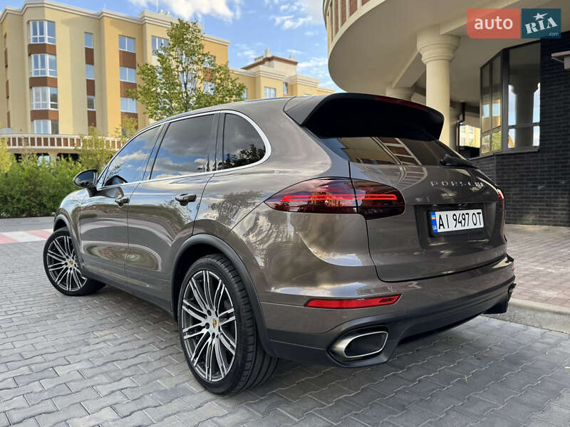Позашляховик / Кросовер Porsche Cayenne 2015 в Києві