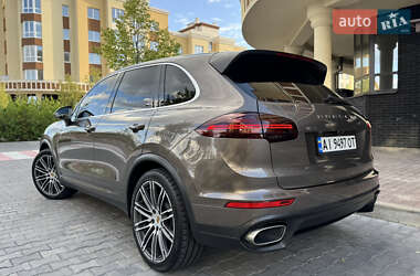 Внедорожник / Кроссовер Porsche Cayenne 2015 в 