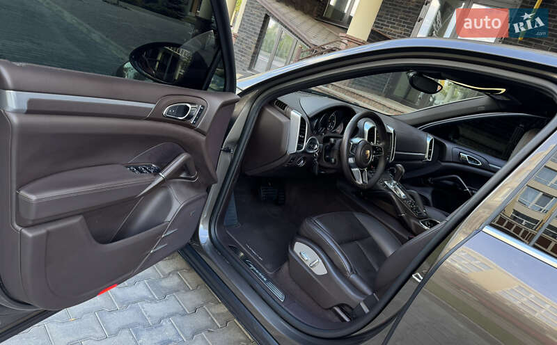 Позашляховик / Кросовер Porsche Cayenne 2015 в Києві