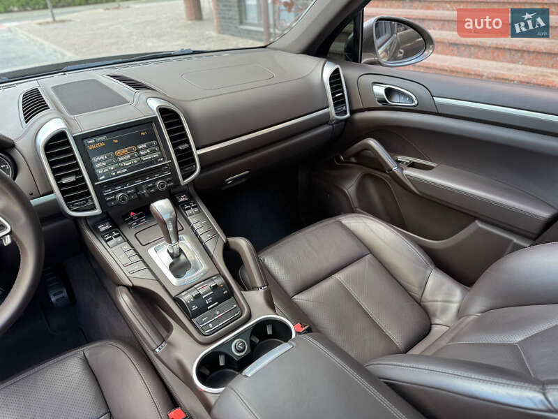 Позашляховик / Кросовер Porsche Cayenne 2015 в Києві