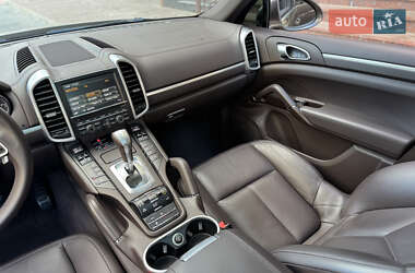 Внедорожник / Кроссовер Porsche Cayenne 2015 в 
