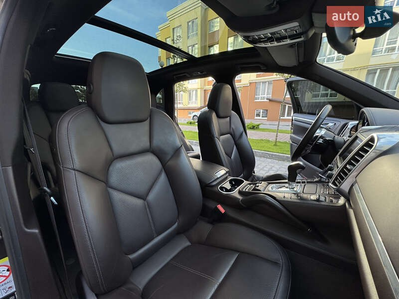 Позашляховик / Кросовер Porsche Cayenne 2015 в Києві