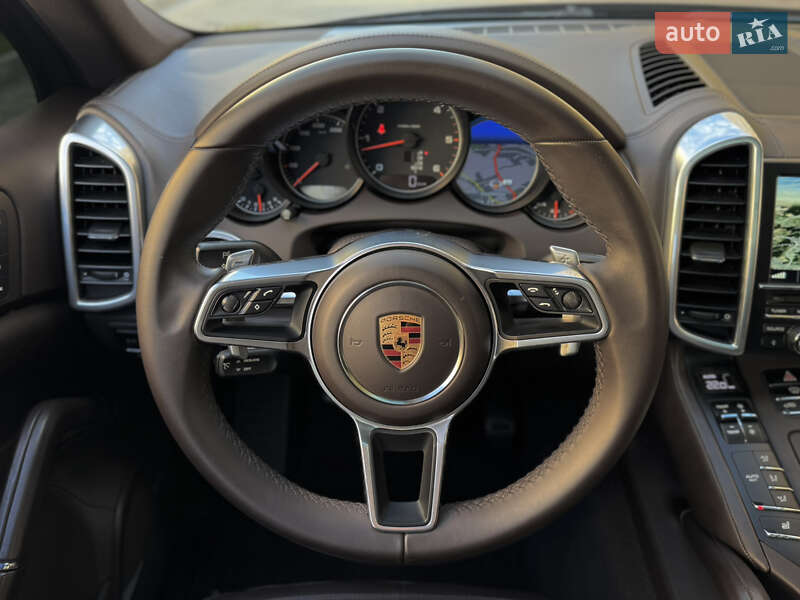 Позашляховик / Кросовер Porsche Cayenne 2015 в Києві