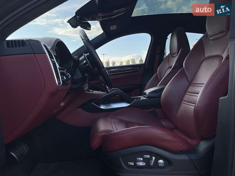 Позашляховик / Кросовер Porsche Cayenne 2019 в Києві