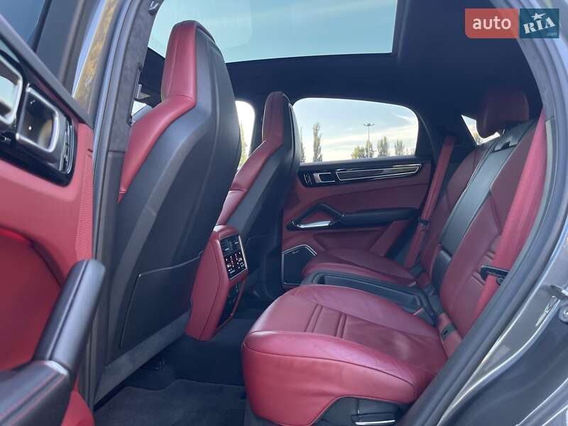 Позашляховик / Кросовер Porsche Cayenne 2019 в Києві