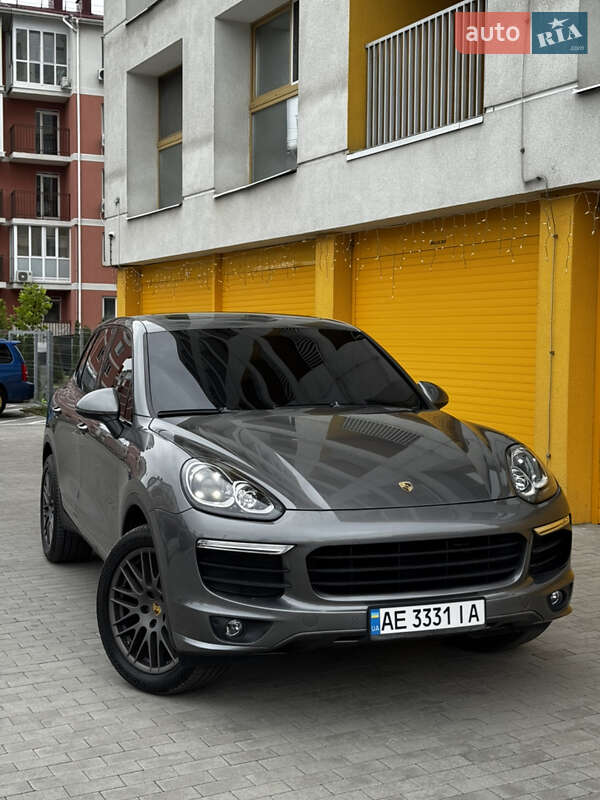 Внедорожник / Кроссовер Porsche Cayenne 2015 в 