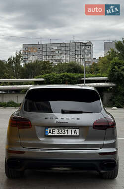 Внедорожник / Кроссовер Porsche Cayenne 2015 в 