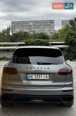Внедорожник / Кроссовер Porsche Cayenne 2015 в 