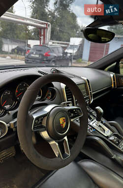 Внедорожник / Кроссовер Porsche Cayenne 2015 в 