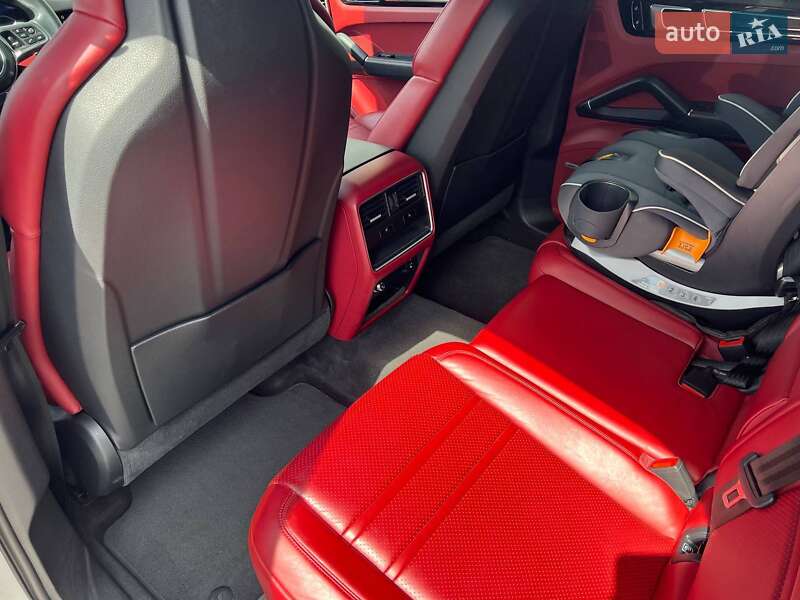 Позашляховик / Кросовер Porsche Cayenne 2019 в Полтаві