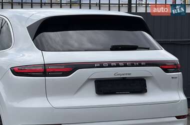 Внедорожник / Кроссовер Porsche Cayenne 2018 в 