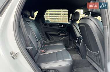 Внедорожник / Кроссовер Porsche Cayenne 2018 в 