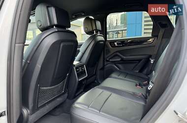 Внедорожник / Кроссовер Porsche Cayenne 2018 в 