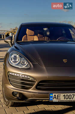 Внедорожник / Кроссовер Porsche Cayenne 2012 в 