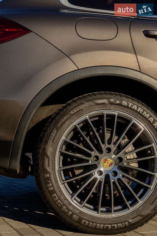 Внедорожник / Кроссовер Porsche Cayenne 2012 в Днепре