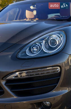 Внедорожник / Кроссовер Porsche Cayenne 2012 в 