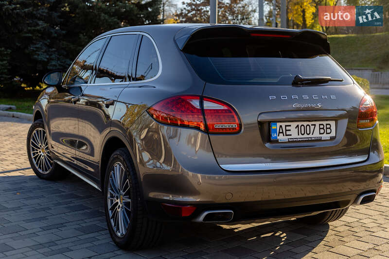 Внедорожник / Кроссовер Porsche Cayenne 2012 в Днепре