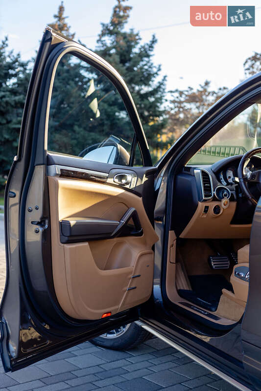 Внедорожник / Кроссовер Porsche Cayenne 2012 в Днепре