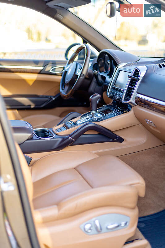 Внедорожник / Кроссовер Porsche Cayenne 2012 в Днепре