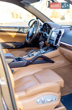 Внедорожник / Кроссовер Porsche Cayenne 2012 в 