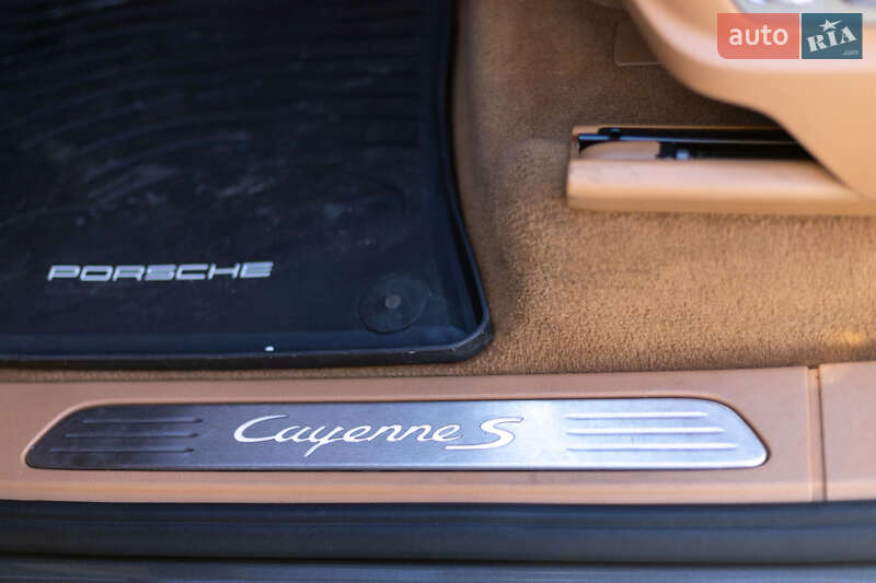 Внедорожник / Кроссовер Porsche Cayenne 2012 в Днепре