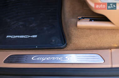 Внедорожник / Кроссовер Porsche Cayenne 2012 в 