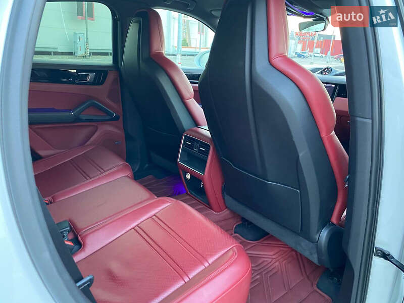 Внедорожник / Кроссовер Porsche Cayenne 2020 в Киеве