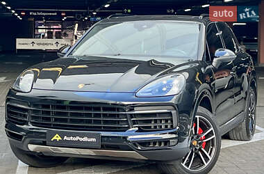Внедорожник / Кроссовер Porsche Cayenne 2018 в 