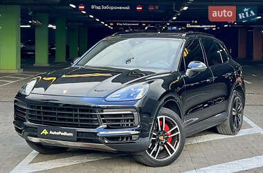 Внедорожник / Кроссовер Porsche Cayenne 2018 в 