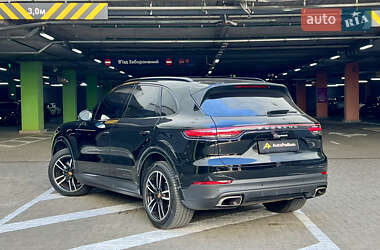 Внедорожник / Кроссовер Porsche Cayenne 2018 в 
