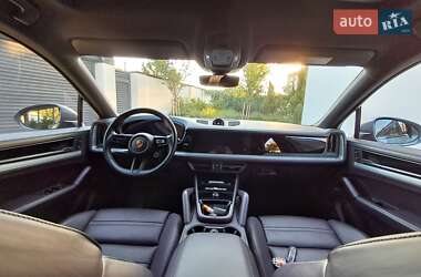 Внедорожник / Кроссовер Porsche Cayenne 2023 в 