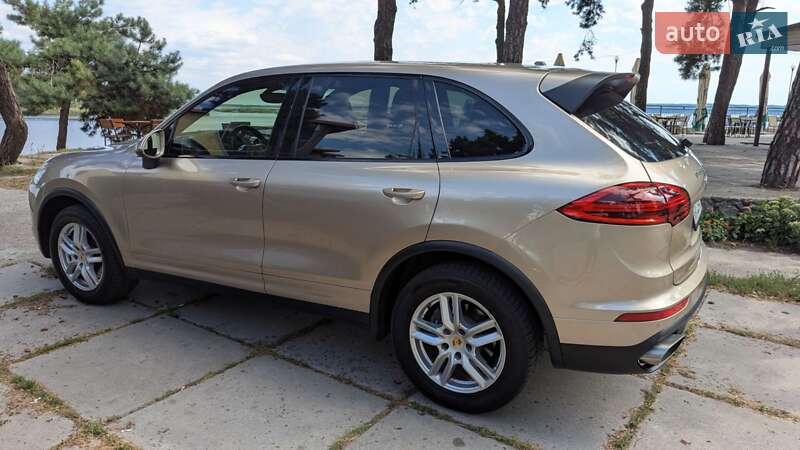 Внедорожник / Кроссовер Porsche Cayenne 2015 в Киеве