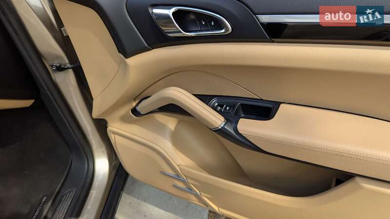 Внедорожник / Кроссовер Porsche Cayenne 2015 в Киеве