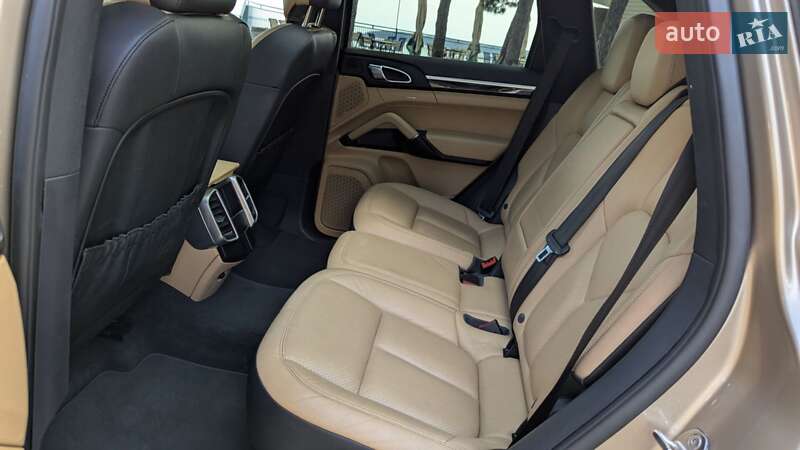 Внедорожник / Кроссовер Porsche Cayenne 2015 в Киеве