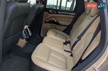 Позашляховик / Кросовер Porsche Cayenne 2015 в 