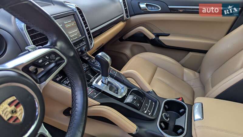 Внедорожник / Кроссовер Porsche Cayenne 2015 в Киеве