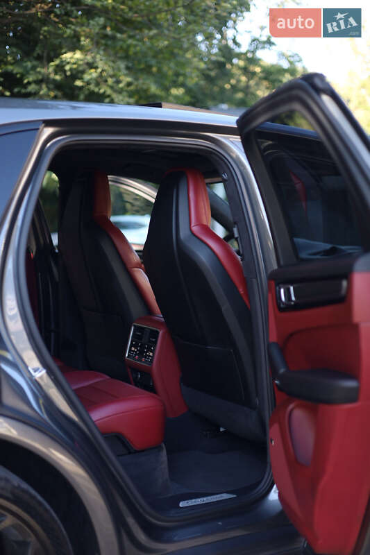 Позашляховик / Кросовер Porsche Cayenne 2018 в Ужгороді