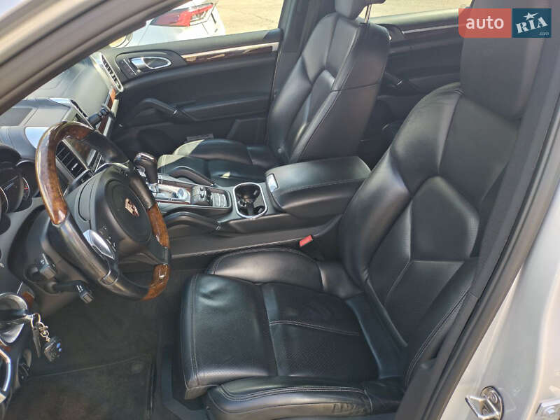 Внедорожник / Кроссовер Porsche Cayenne 2010 в Днепре