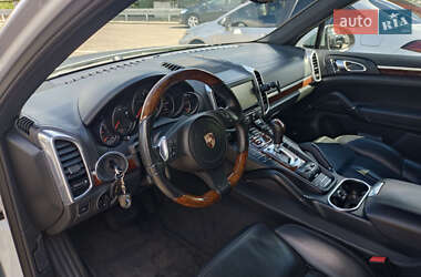 Внедорожник / Кроссовер Porsche Cayenne 2010 в 