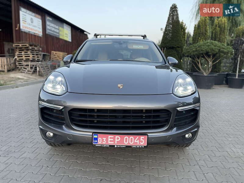Внедорожник / Кроссовер Porsche Cayenne 2015 в Луцке