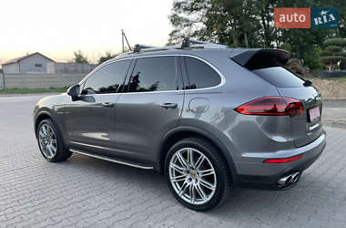 Внедорожник / Кроссовер Porsche Cayenne 2015 в 