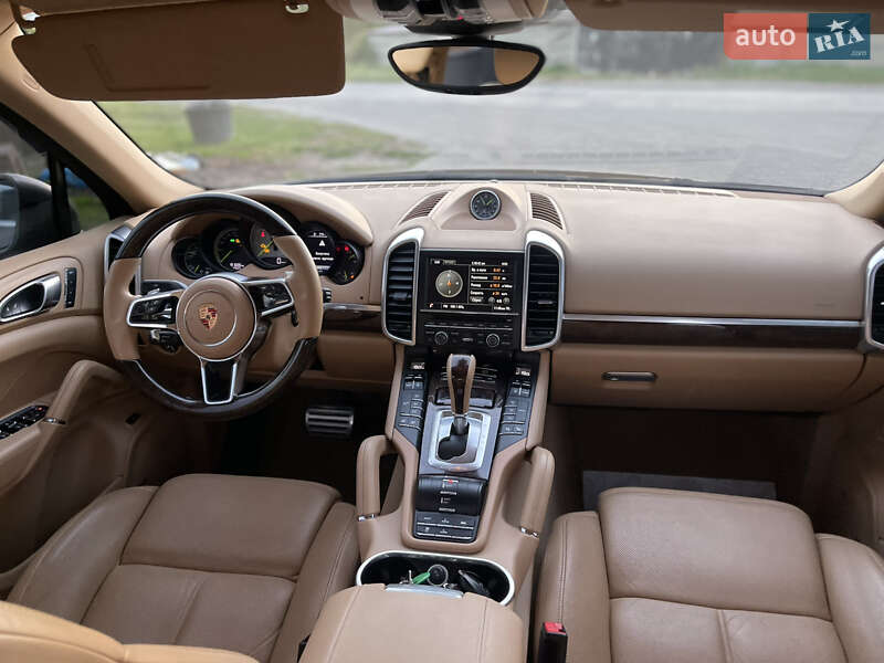 Внедорожник / Кроссовер Porsche Cayenne 2015 в Луцке
