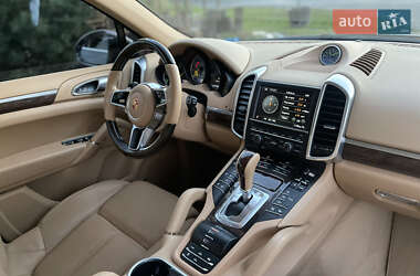 Внедорожник / Кроссовер Porsche Cayenne 2015 в 